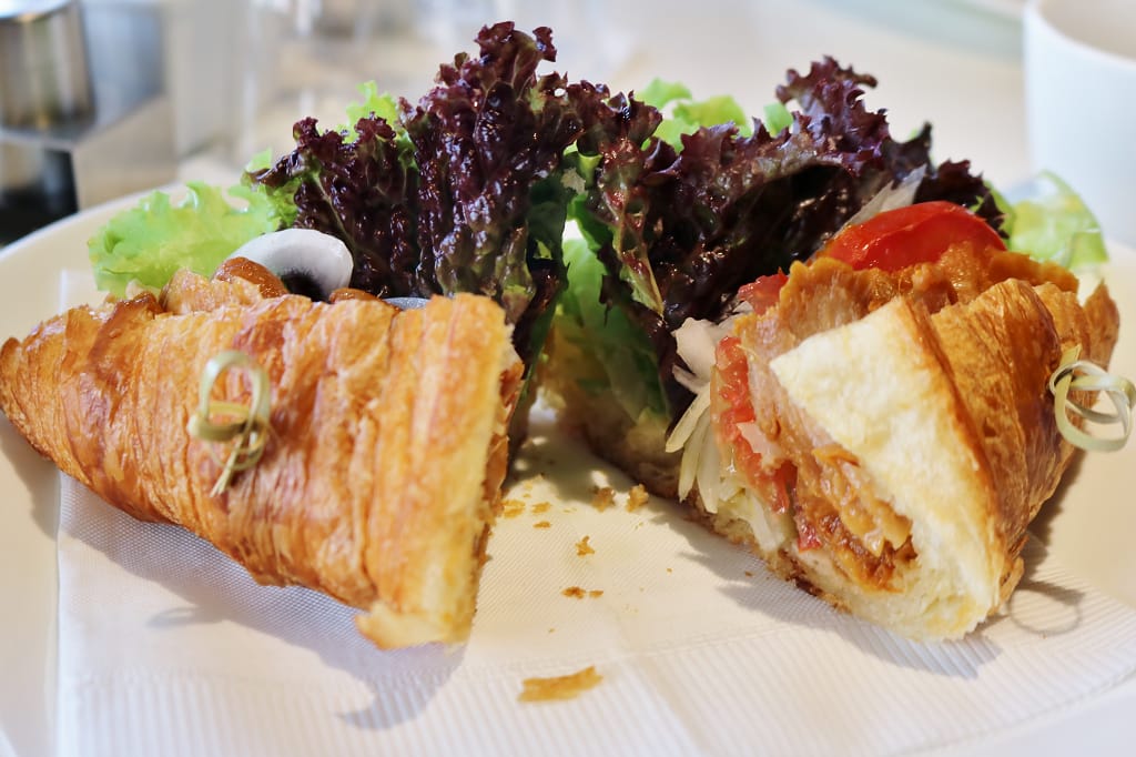 台南｜One One One caf’e 安平早午餐．鹹派