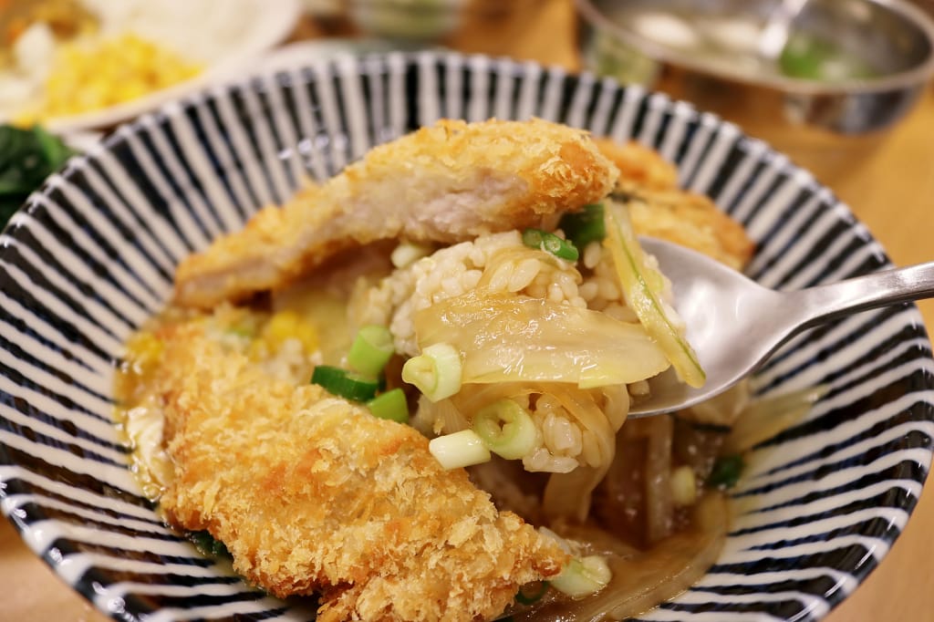 台南｜小德森和洋廚坊 平價瘋海鮮咖哩飯．日式丼飯