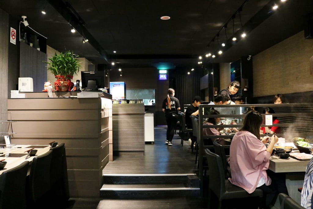 台北｜肉老大 頂級肉品涮涮鍋(忠孝復興店) 個人麻辣火鍋．牛奶鍋推薦！