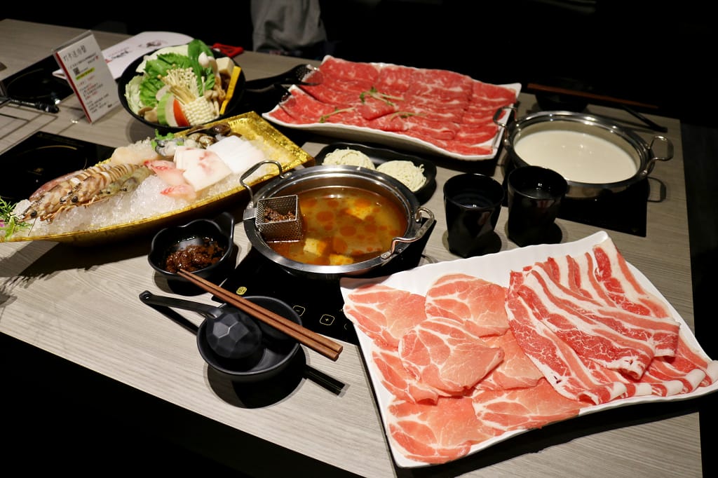 台北｜肉老大 頂級肉品涮涮鍋(忠孝復興店) 個人麻辣火鍋．牛奶鍋推薦！