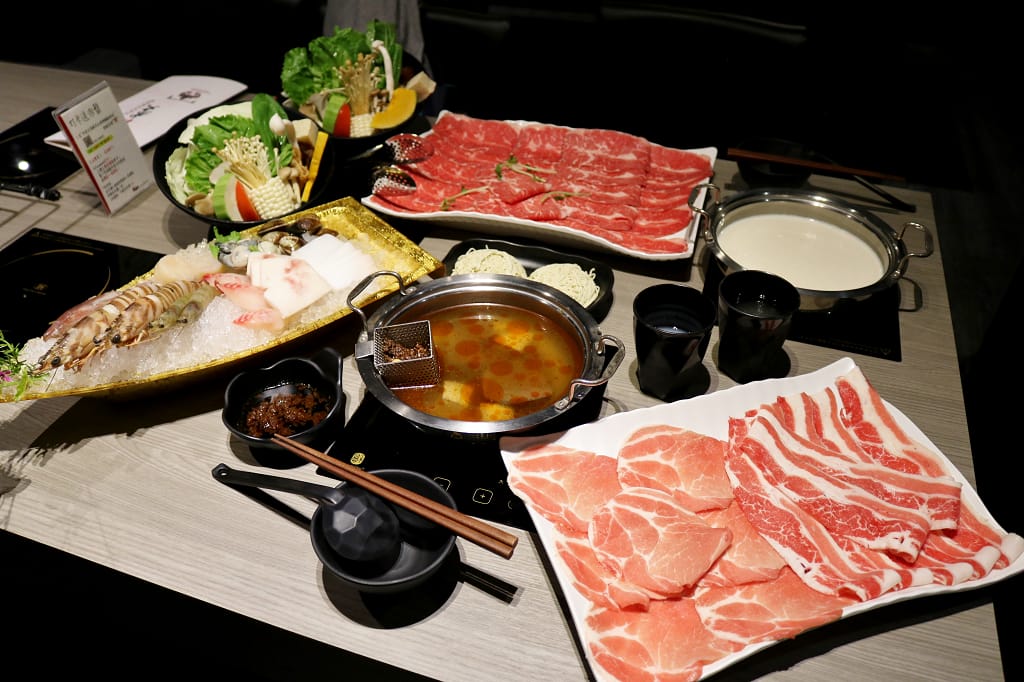 台北｜肉老大 頂級肉品涮涮鍋(忠孝復興店) 個人麻辣火鍋．牛奶鍋推薦！
