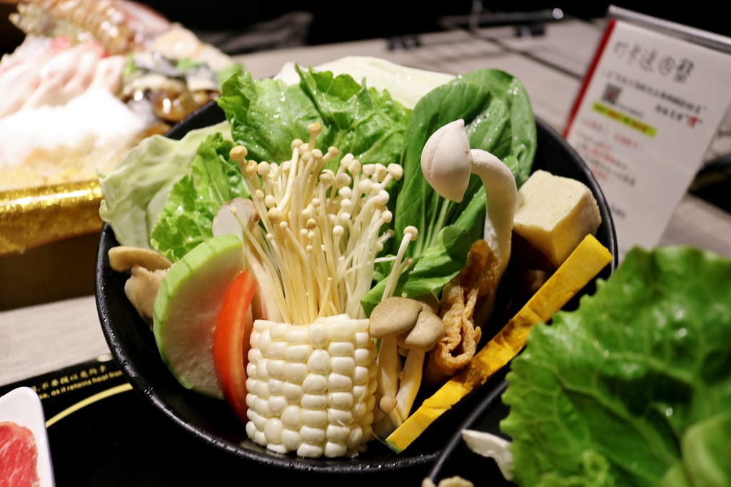 台北｜肉老大 頂級肉品涮涮鍋(忠孝復興店) 個人麻辣火鍋．牛奶鍋推薦！