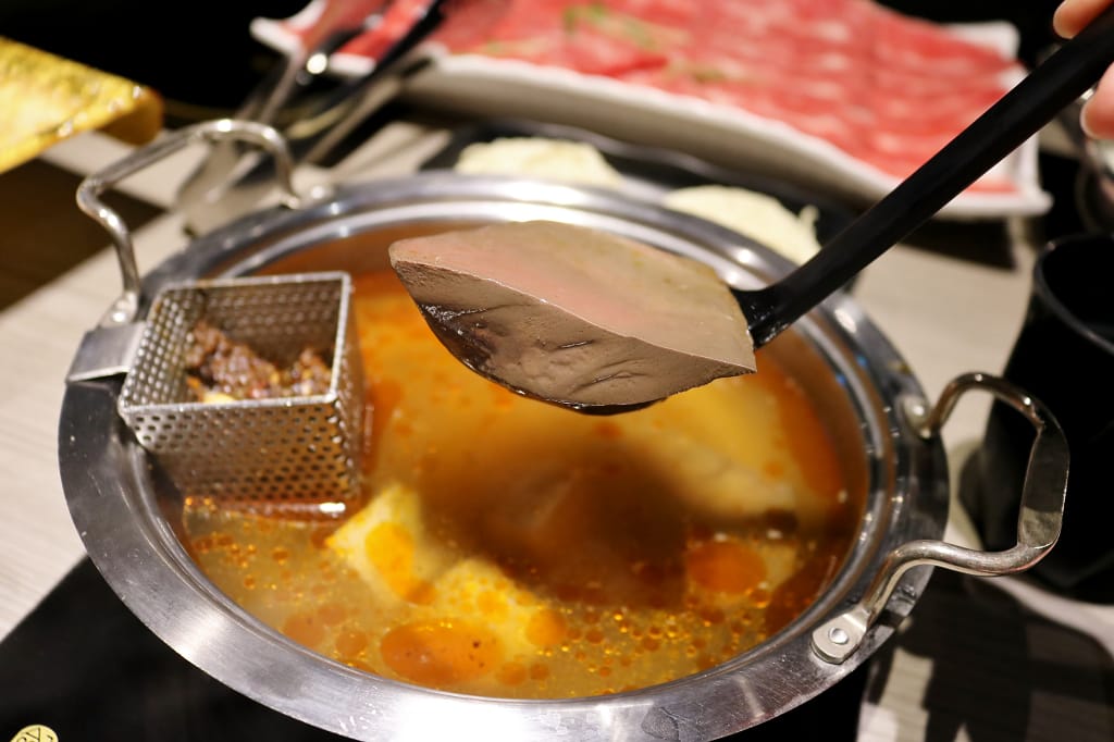 台北｜肉老大 頂級肉品涮涮鍋(忠孝復興店) 個人麻辣火鍋．牛奶鍋推薦！