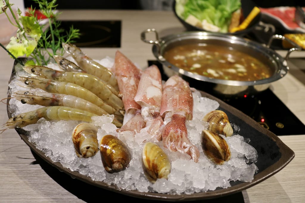 台北｜肉老大 頂級肉品涮涮鍋(忠孝復興店) 個人麻辣火鍋．牛奶鍋推薦！