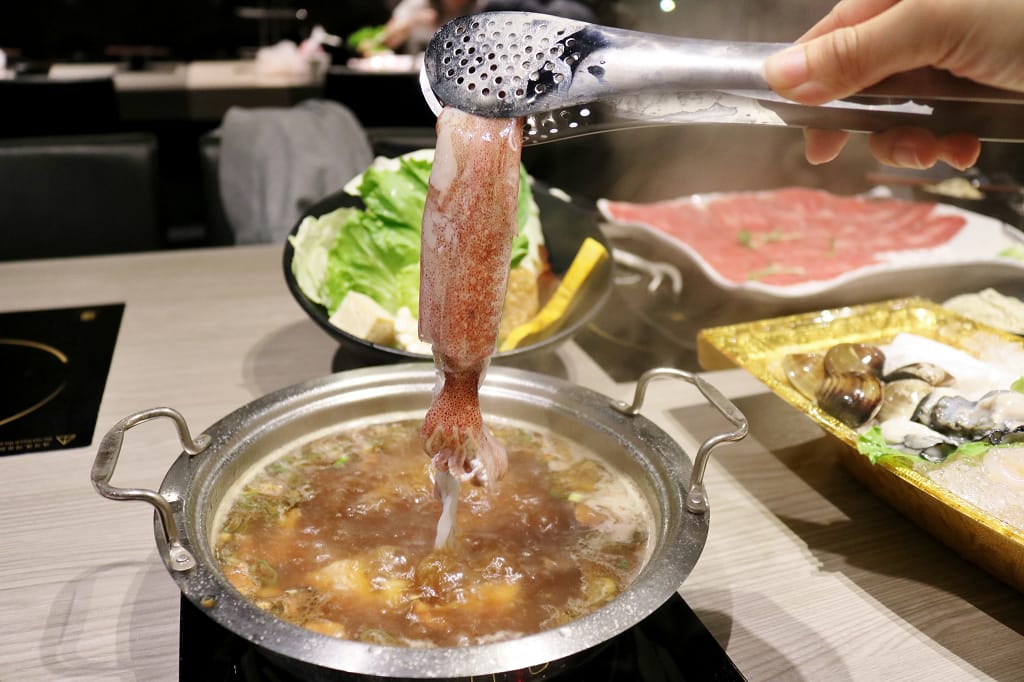 台北｜肉老大 頂級肉品涮涮鍋(忠孝復興店) 個人麻辣火鍋．牛奶鍋推薦！
