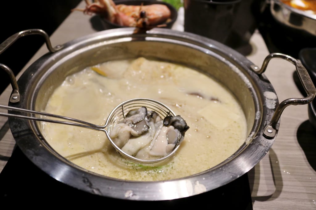台北｜肉老大 頂級肉品涮涮鍋(忠孝復興店) 個人麻辣火鍋．牛奶鍋推薦！