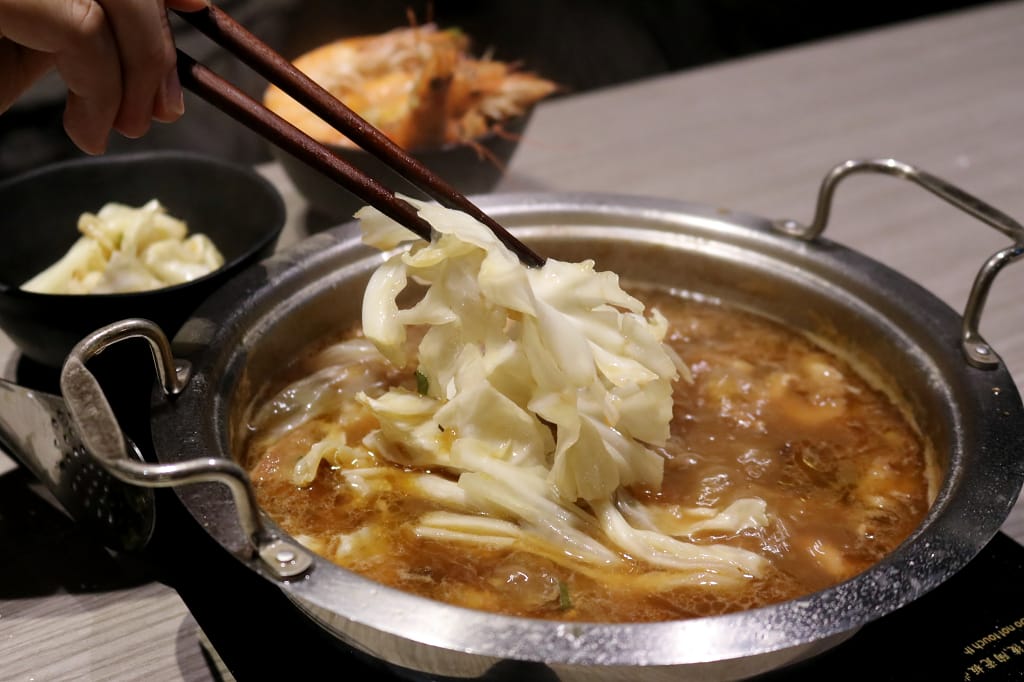 台北｜肉老大 頂級肉品涮涮鍋(忠孝復興店) 個人麻辣火鍋．牛奶鍋推薦！