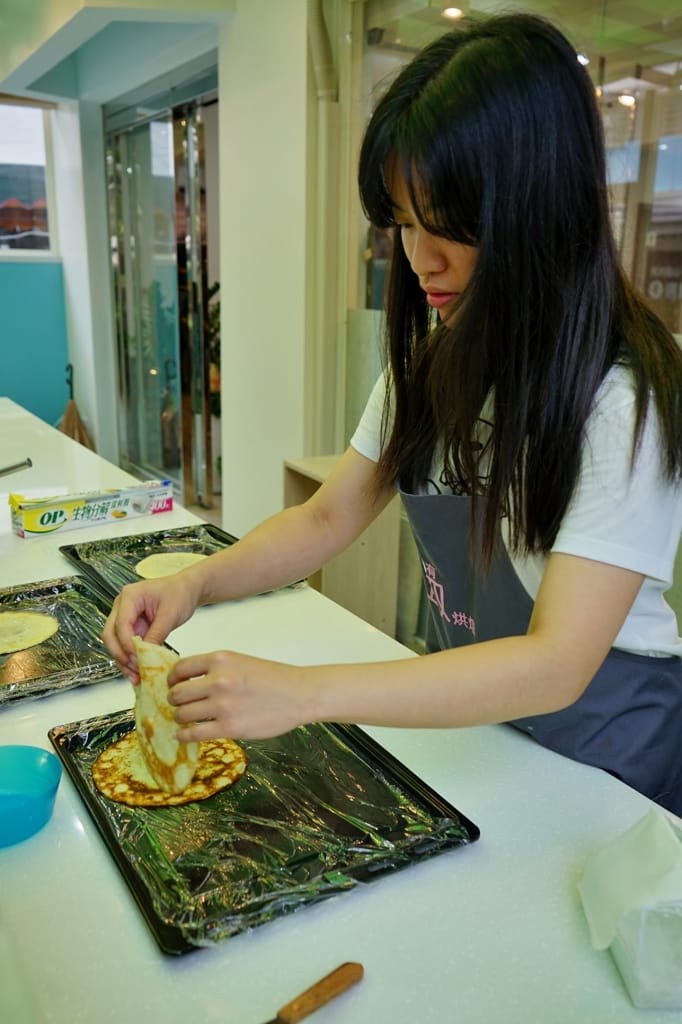 台北｜有趣烘焙(市府店) DIY手作甜點．零失敗芒果千層蛋糕
