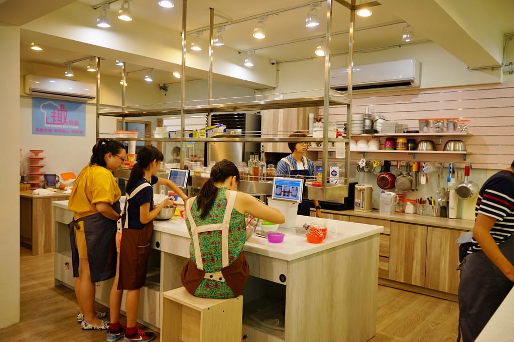 台北｜有趣烘焙(市府店) DIY手作甜點．零失敗芒果千層蛋糕