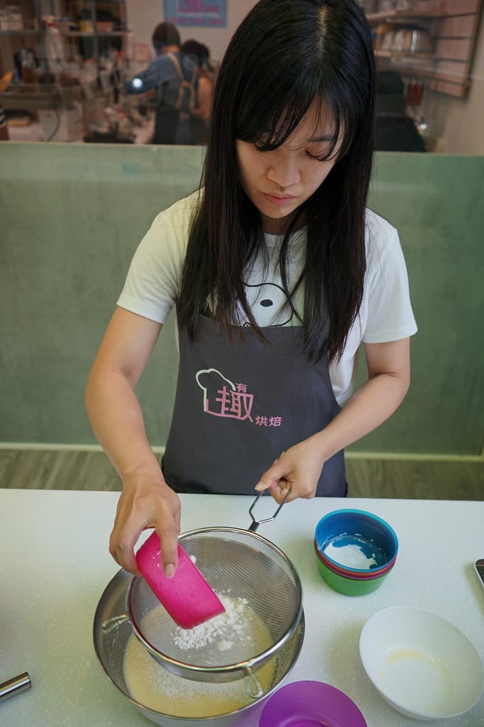 台北｜有趣烘焙(市府店) DIY手作甜點．零失敗芒果千層蛋糕