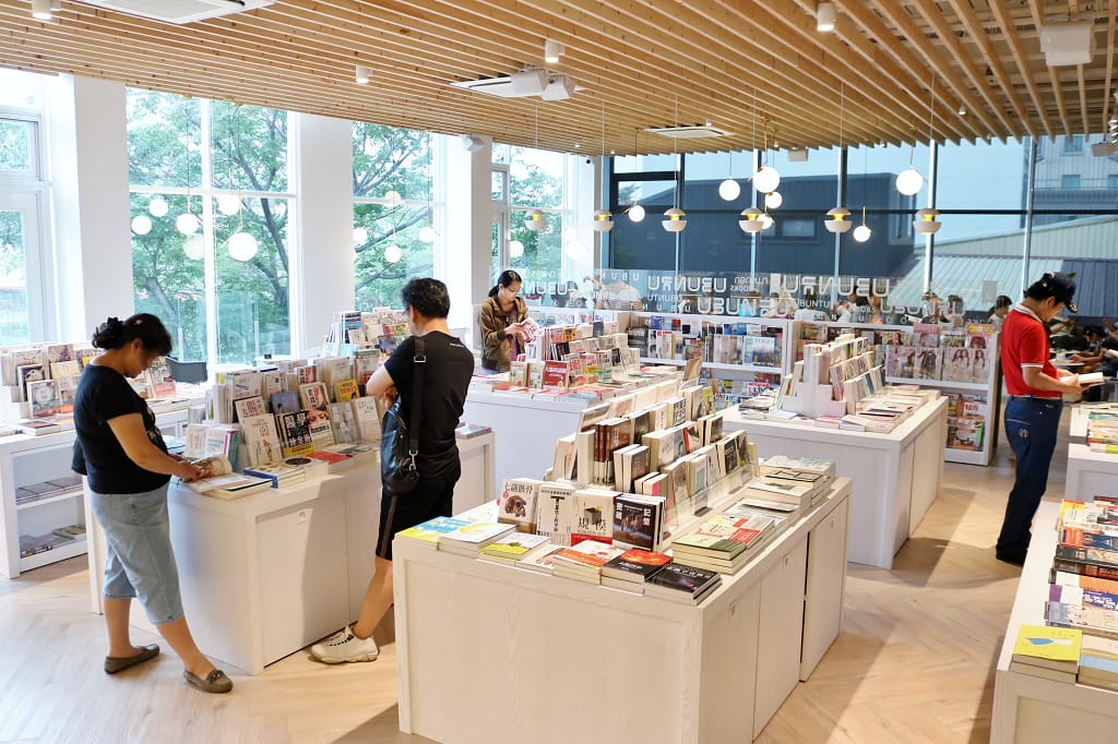 台南｜Ubuntu烏邦圖 書店 附設咖啡館