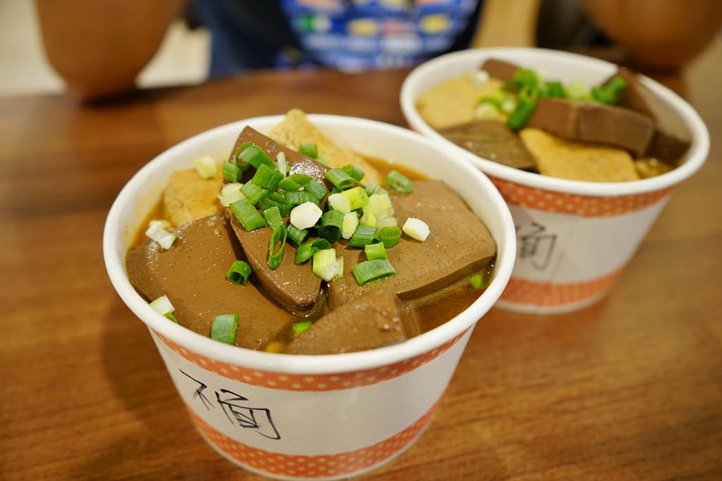 台北｜大吉祥香豆富 淡水超好吃麻辣臭豆腐鴨血．淡江大學美食推薦！