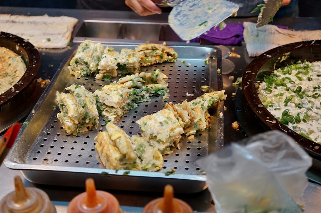 台北|劉記古早味蔥蛋餅、蜜地瓜 公館夜市美食.人氣排隊小吃 - 第5張圖 台北|劉記古早味蔥蛋餅、蜜地瓜 公館夜市美食.人氣排隊小吃