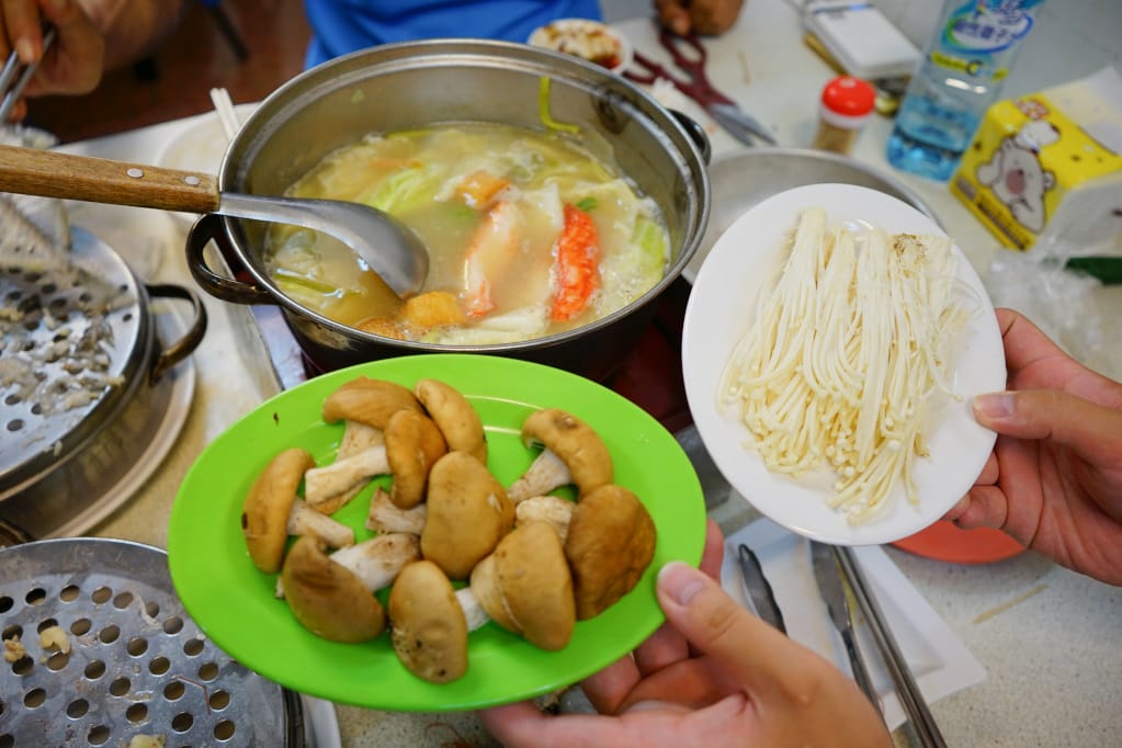 台南｜二月沙茶爐(台南創始店) 台南海鮮塔．痛風鍋