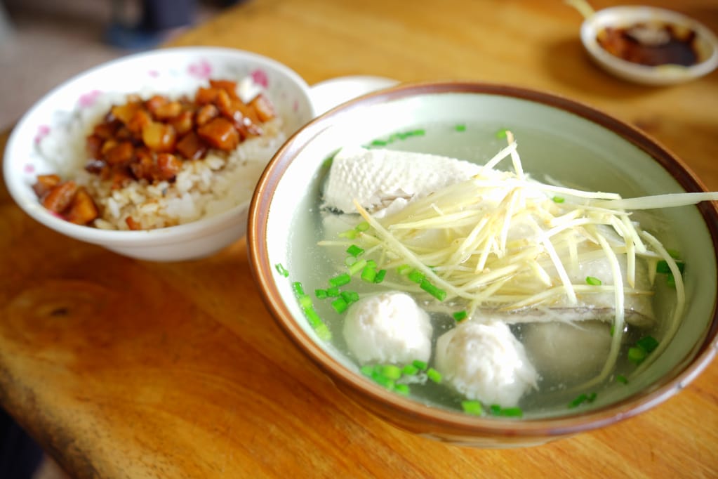 台南｜開元路無名虱目魚湯 第一名虱目魚湯/肉燥飯．台南私房小吃推薦！