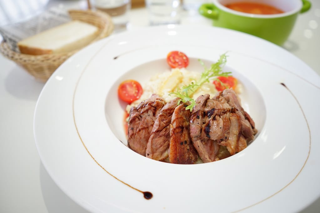 台南｜涵花庭 安平複合式餐廳．IG網美愛店．用餐不限時餐廳推薦！