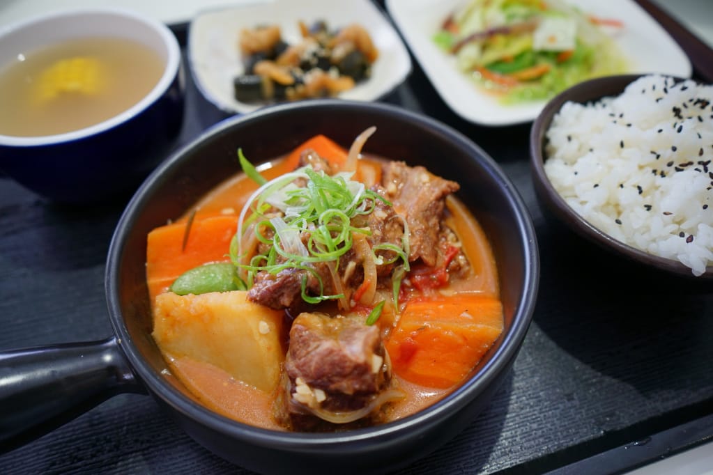 台南｜涵花庭 安平複合式餐廳．IG網美愛店．用餐不限時餐廳推薦！