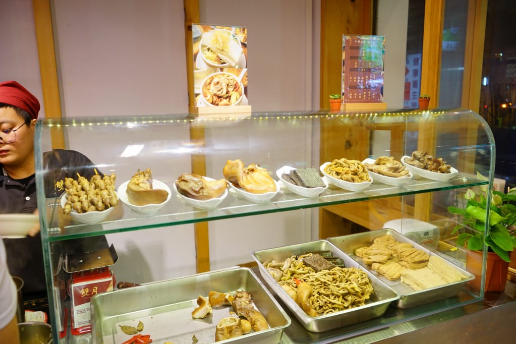 台北|雙月食品社(中和店) 聚寶盆養生雞湯.麻油雞湯.新北米其林推薦! - 第4張圖 台北|雙月食品社(中和店) 聚寶盆養生雞湯.麻油雞湯.新北米其林推薦!