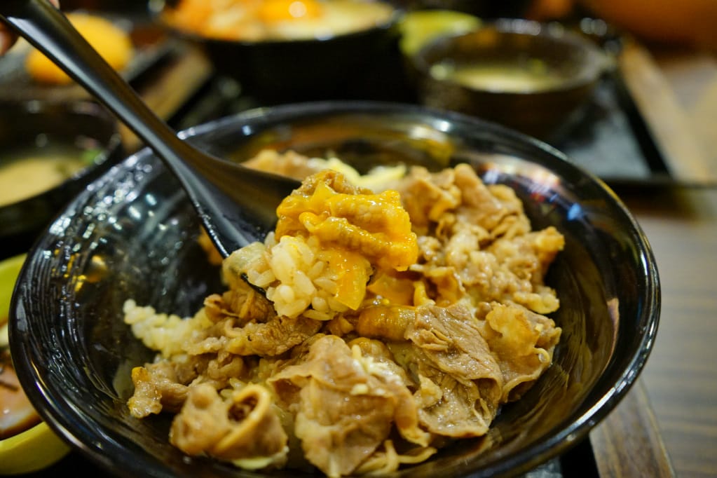 台北｜新丼(長安店) 21種心動時分．創意丼飯專賣店