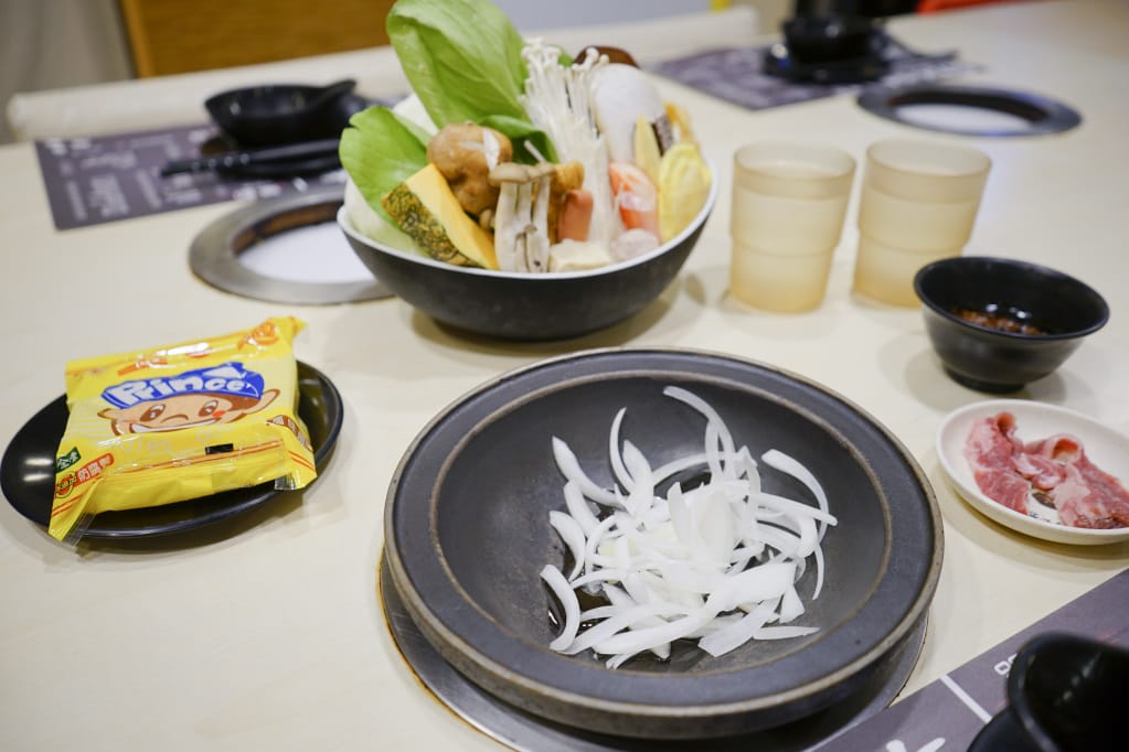 台北｜剪刀石頭布鍋物專賣店 三重石頭火鍋、牛奶鍋推薦！