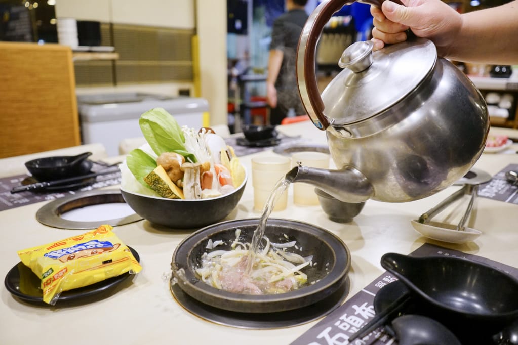 台北｜剪刀石頭布鍋物專賣店 三重石頭火鍋、牛奶鍋推薦！