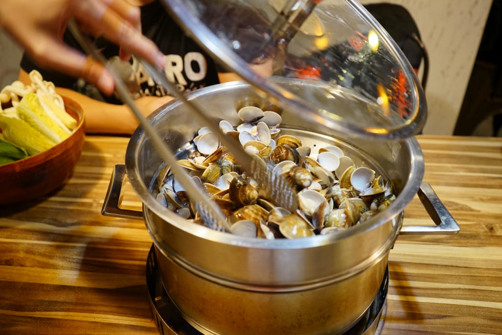 台北｜極蜆鍋物 超狂蛤蠣現煮蜆精湯頭．民生社區火鍋推薦！