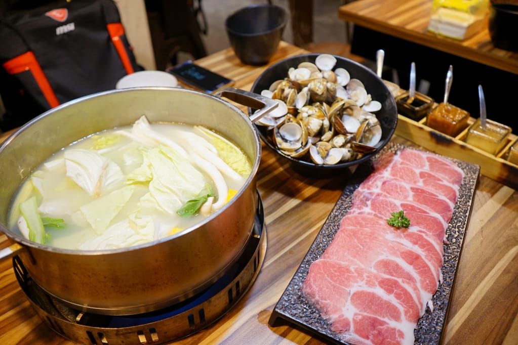 台北｜極蜆鍋物 超狂蛤蠣現煮蜆精湯頭．民生社區火鍋推薦！