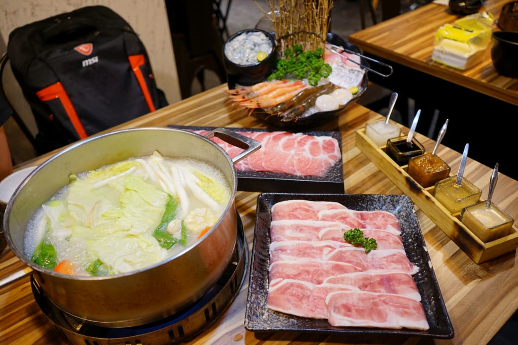 台北｜極蜆鍋物 超狂蛤蠣現煮蜆精湯頭．民生社區火鍋推薦！