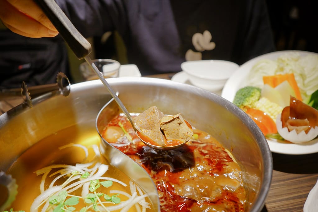 台北|一兵一卒鍋物概念館 頂級VIP管家服務,海陸雙饗麻辣火鍋推薦! - 第10張圖 台北|一兵一卒鍋物概念館 頂級VIP管家服務,海陸雙饗麻辣火鍋推薦!