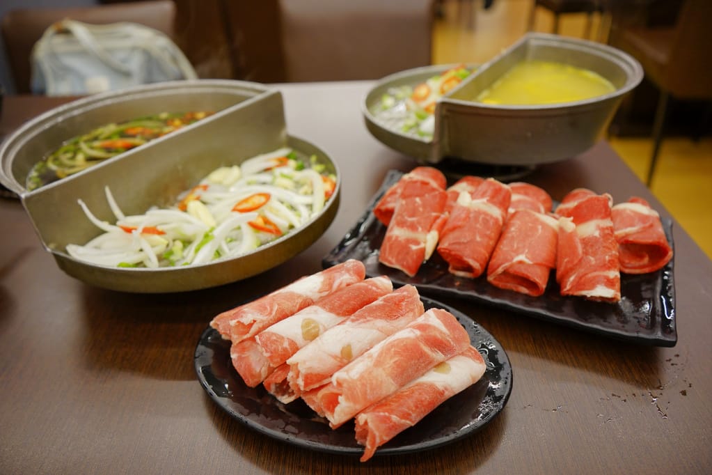 桃園|天香皇品 一鍋一烤(長庚店) 龜山林口周邊美食推薦!火烤兩吃,體驗邊煮火鍋邊燒烤的樂趣~ - 第16張圖 桃園|天香皇品 一鍋一烤(長庚店) 龜山林口周邊美食推薦!火烤兩吃,體驗邊煮火鍋邊燒烤的樂趣~