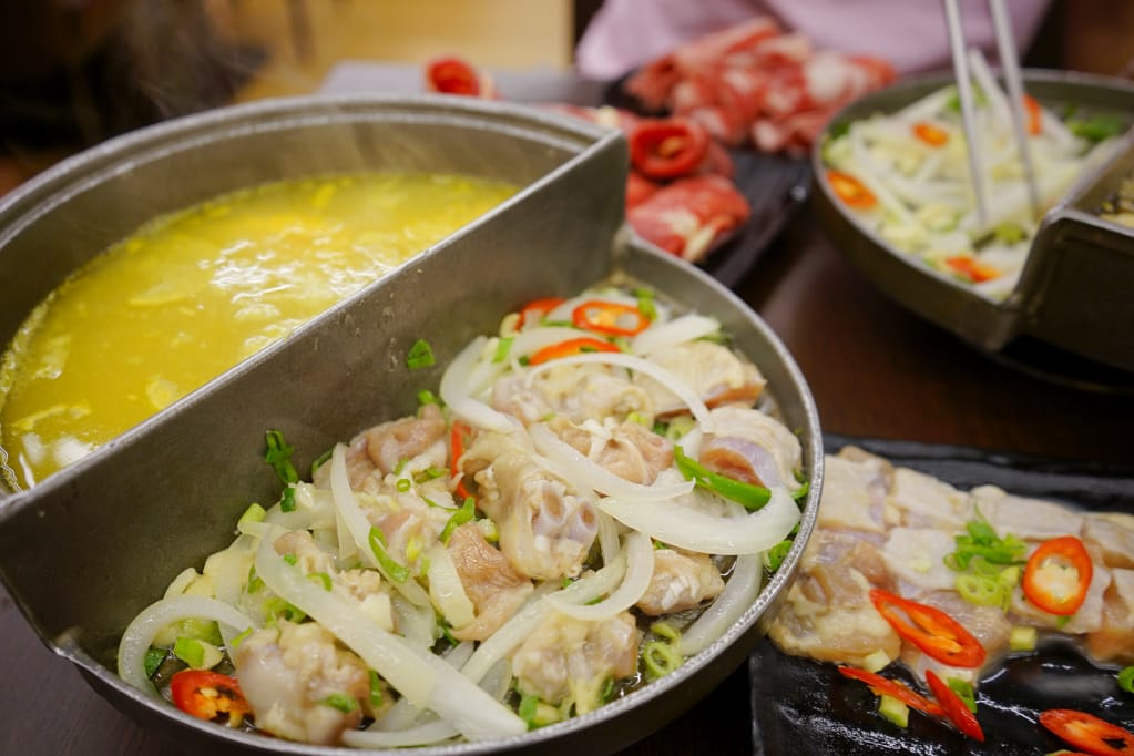桃園|天香皇品 一鍋一烤(長庚店) 龜山林口周邊美食推薦!火烤兩吃,體驗邊煮火鍋邊燒烤的樂趣~ - 第21張圖 桃園|天香皇品 一鍋一烤(長庚店) 龜山林口周邊美食推薦!火烤兩吃,體驗邊煮火鍋邊燒烤的樂趣~