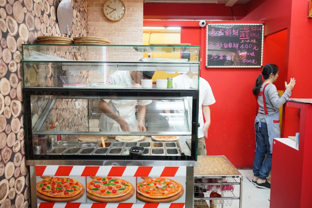 台北｜ipizza愛披薩 浮誇系煙火海大蝦披薩、特色九宮格披薩