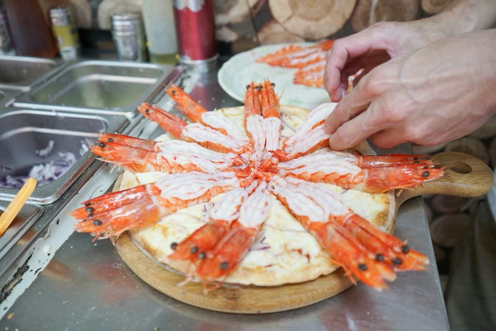 台北｜ipizza愛披薩 浮誇系煙火海大蝦披薩、特色九宮格披薩