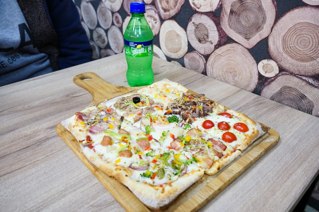 台北｜ipizza愛披薩 浮誇系煙火海大蝦披薩、特色九宮格披薩