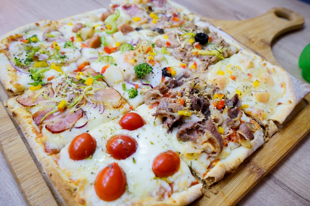 台北｜ipizza愛披薩 浮誇系煙火海大蝦披薩、特色九宮格披薩