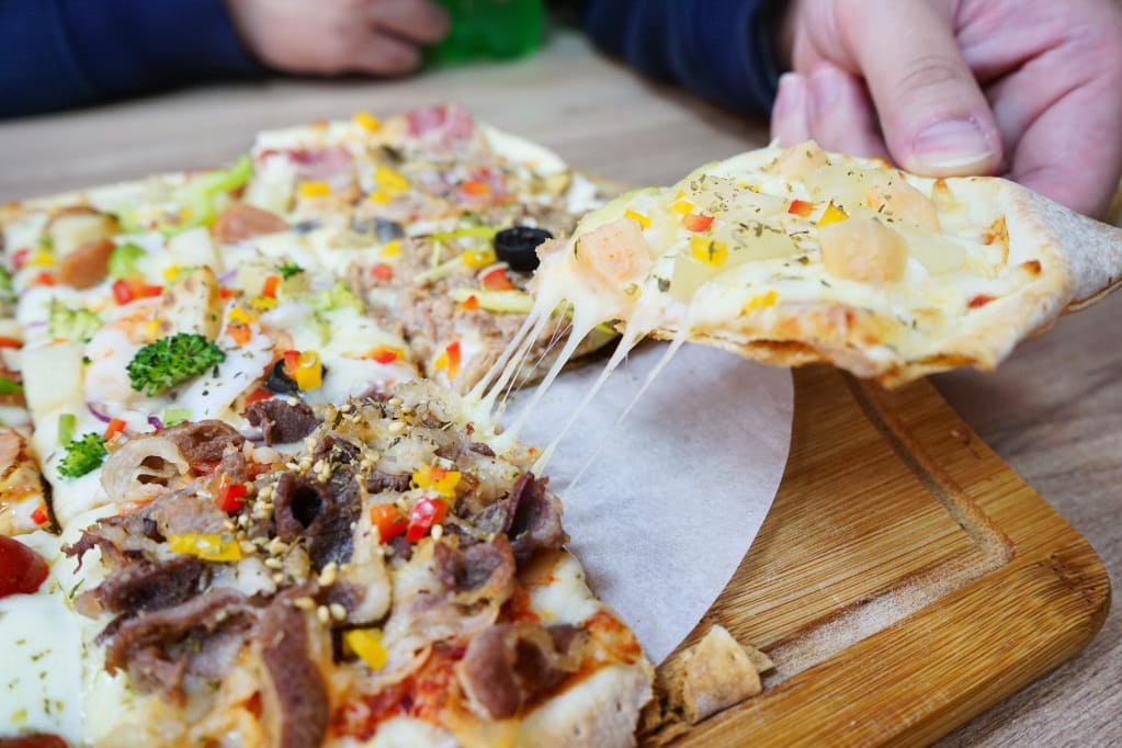 台北｜ipizza愛披薩 浮誇系煙火海大蝦披薩、特色九宮格披薩