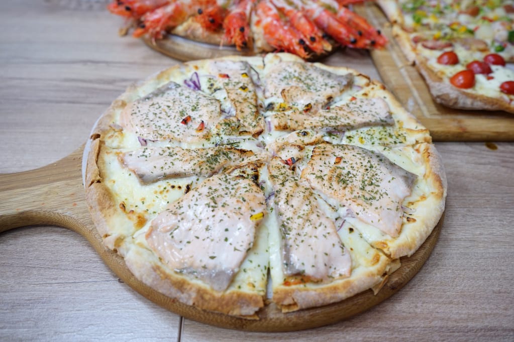 台北｜ipizza愛披薩 浮誇系煙火海大蝦披薩、特色九宮格披薩