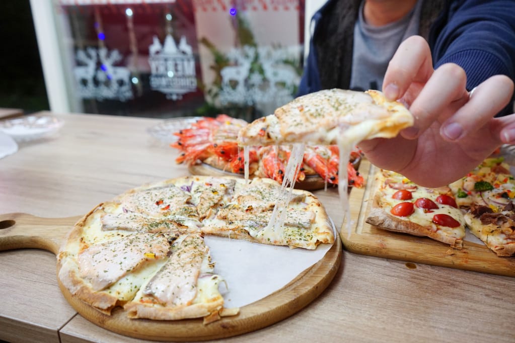 台北｜ipizza愛披薩 浮誇系煙火海大蝦披薩、特色九宮格披薩
