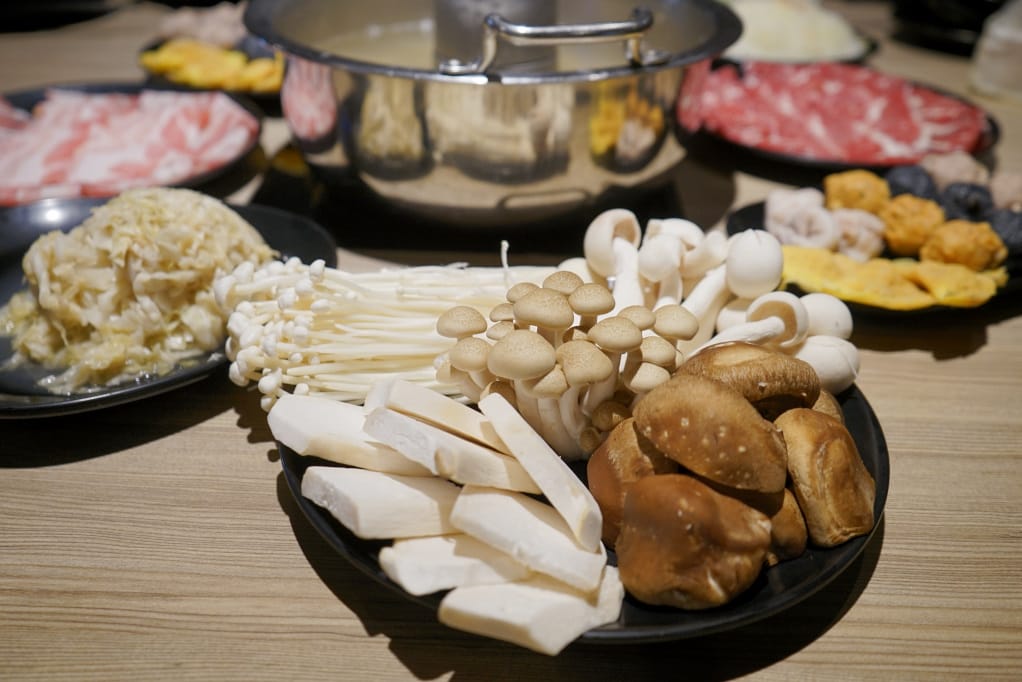 台北|酸菜白肉鍋(連進內湖店) 浮誇豬五花聖誕樹,內湖吃到飽火鍋推薦! - 第21張圖 台北|酸菜白肉鍋(連進內湖店) 浮誇豬五花聖誕樹,內湖吃到飽火鍋推薦!