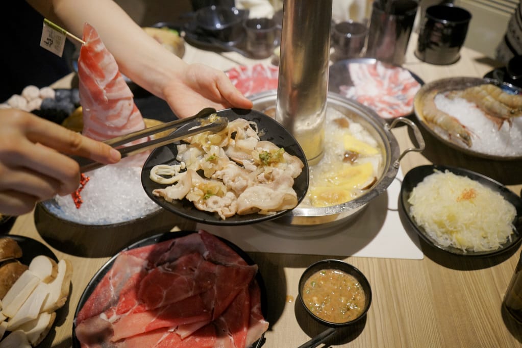 台北|酸菜白肉鍋(連進內湖店) 浮誇豬五花聖誕樹,內湖吃到飽火鍋推薦! - 第15張圖 台北|酸菜白肉鍋(連進內湖店) 浮誇豬五花聖誕樹,內湖吃到飽火鍋推薦!