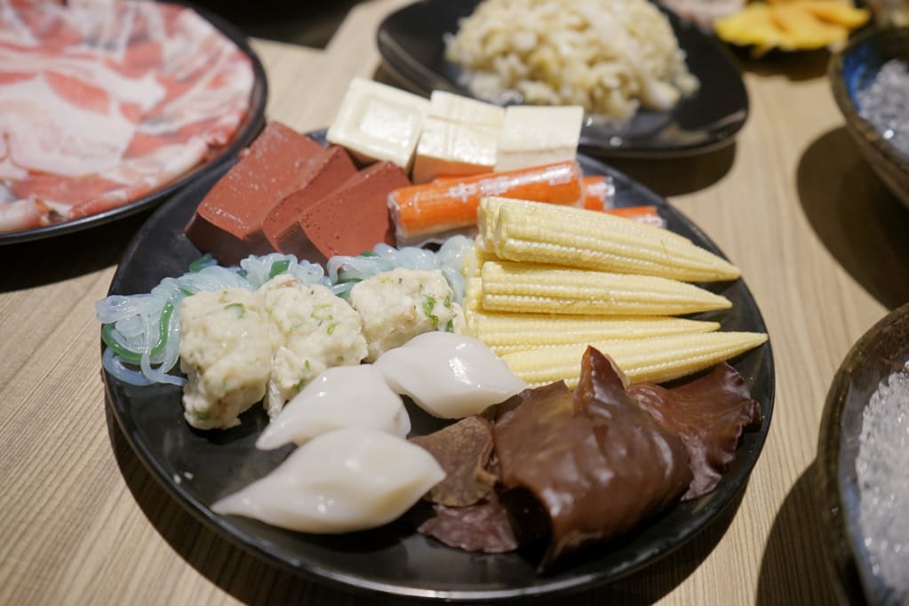 台北|酸菜白肉鍋(連進內湖店) 浮誇豬五花聖誕樹,內湖吃到飽火鍋推薦! - 第26張圖 台北|酸菜白肉鍋(連進內湖店) 浮誇豬五花聖誕樹,內湖吃到飽火鍋推薦!