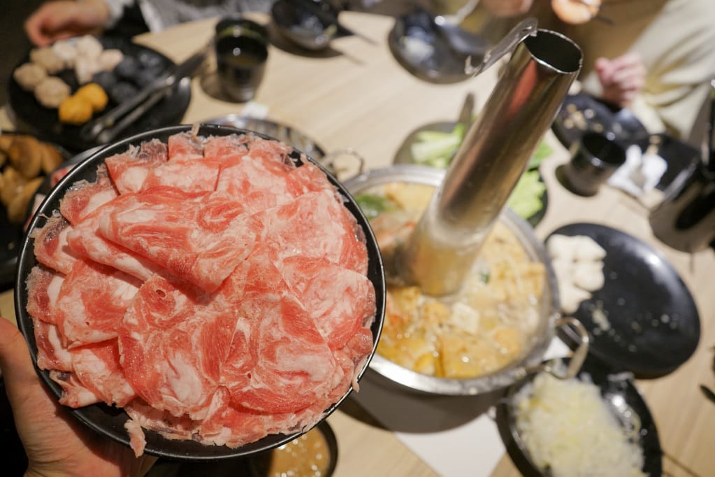 台北|酸菜白肉鍋(連進內湖店) 浮誇豬五花聖誕樹,內湖吃到飽火鍋推薦! - 第20張圖 台北|酸菜白肉鍋(連進內湖店) 浮誇豬五花聖誕樹,內湖吃到飽火鍋推薦!