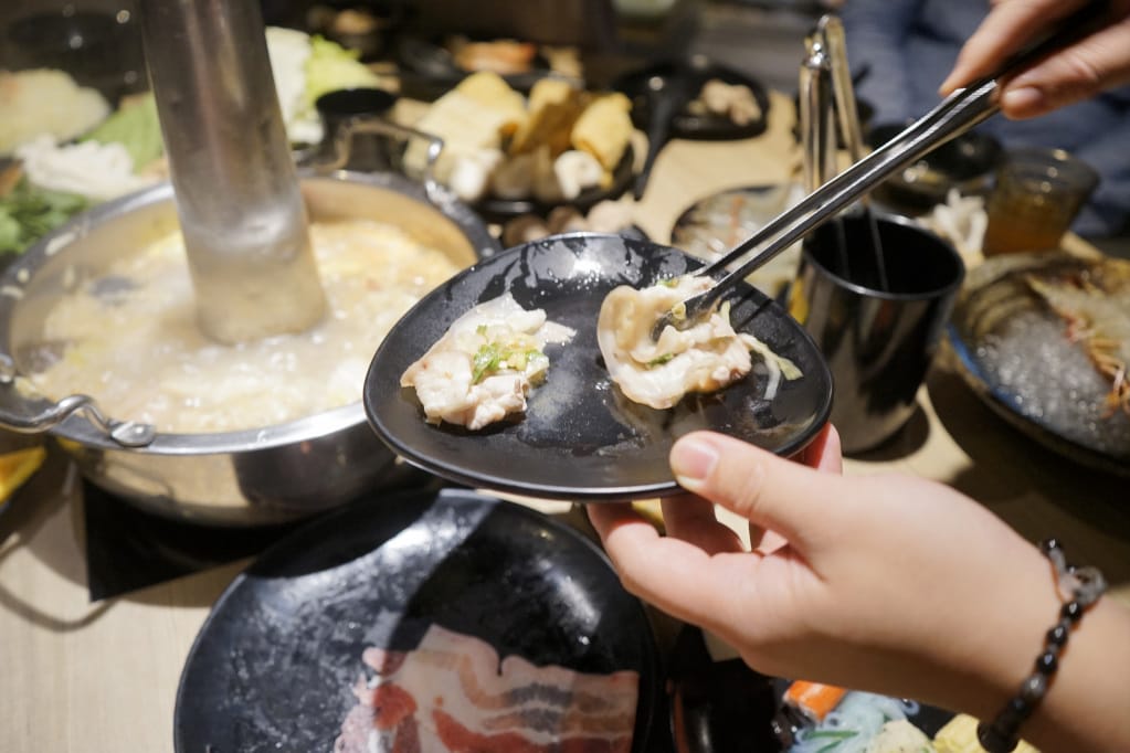 台北|酸菜白肉鍋(連進內湖店) 浮誇豬五花聖誕樹,內湖吃到飽火鍋推薦! - 第16張圖 台北|酸菜白肉鍋(連進內湖店) 浮誇豬五花聖誕樹,內湖吃到飽火鍋推薦!