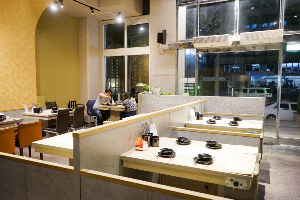 台北|酸菜白肉鍋(連進內湖店) 浮誇豬五花聖誕樹,內湖吃到飽火鍋推薦! - 第3張圖 台北|酸菜白肉鍋(連進內湖店) 浮誇豬五花聖誕樹,內湖吃到飽火鍋推薦!