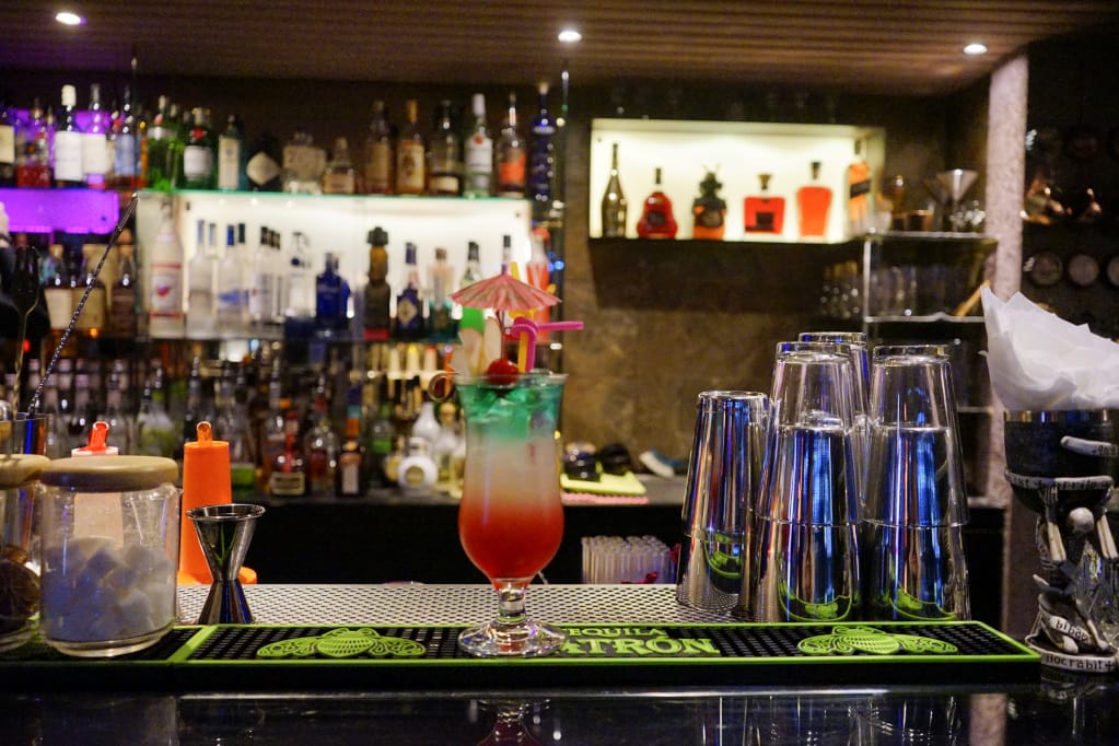 台北｜轉角酒吧 La Esquina 飛鏢酒吧 華麗調酒讓妳睡三天~