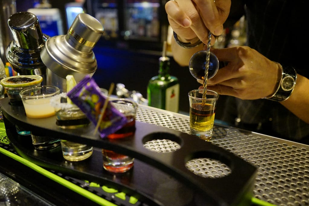 台北｜轉角酒吧 La Esquina 飛鏢酒吧 華麗調酒讓妳睡三天~