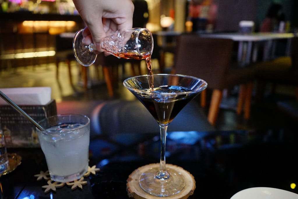 台北｜轉角酒吧 La Esquina 飛鏢酒吧 華麗調酒讓妳睡三天~