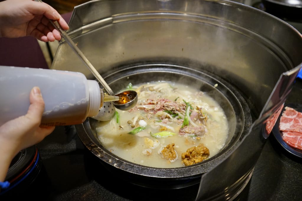 台北｜黑哥自助石頭火鍋 食材新鮮平價，中山站高CP值火鍋推薦！