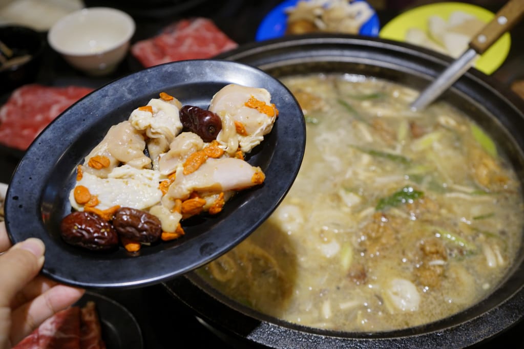 台北｜黑哥自助石頭火鍋 食材新鮮平價，中山站高CP值火鍋推薦！