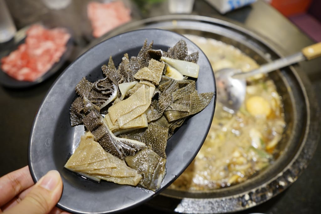 台北｜黑哥自助石頭火鍋 食材新鮮平價，中山站高CP值火鍋推薦！